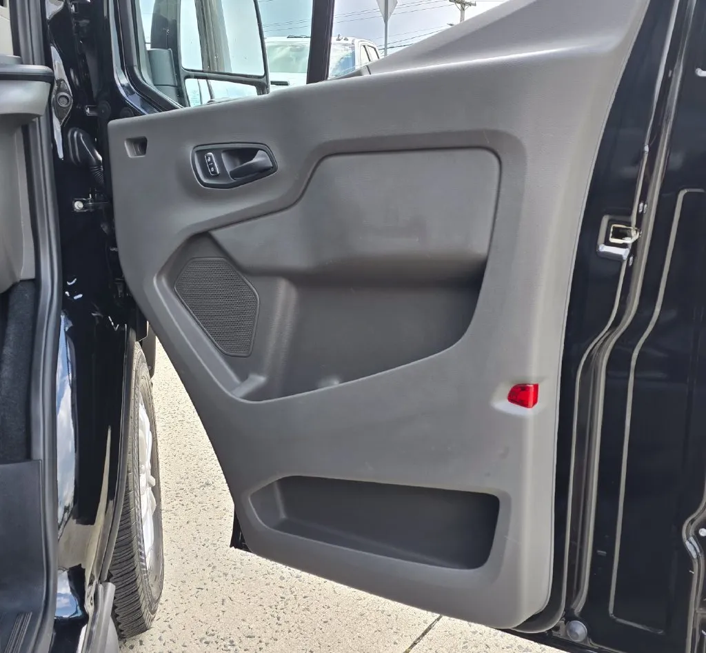 Ford Transit-350 photo 35