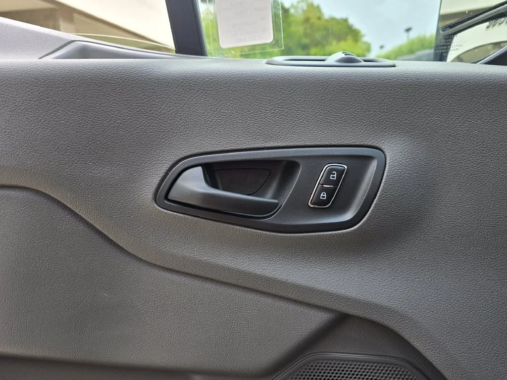Ford Transit-350 photo 32