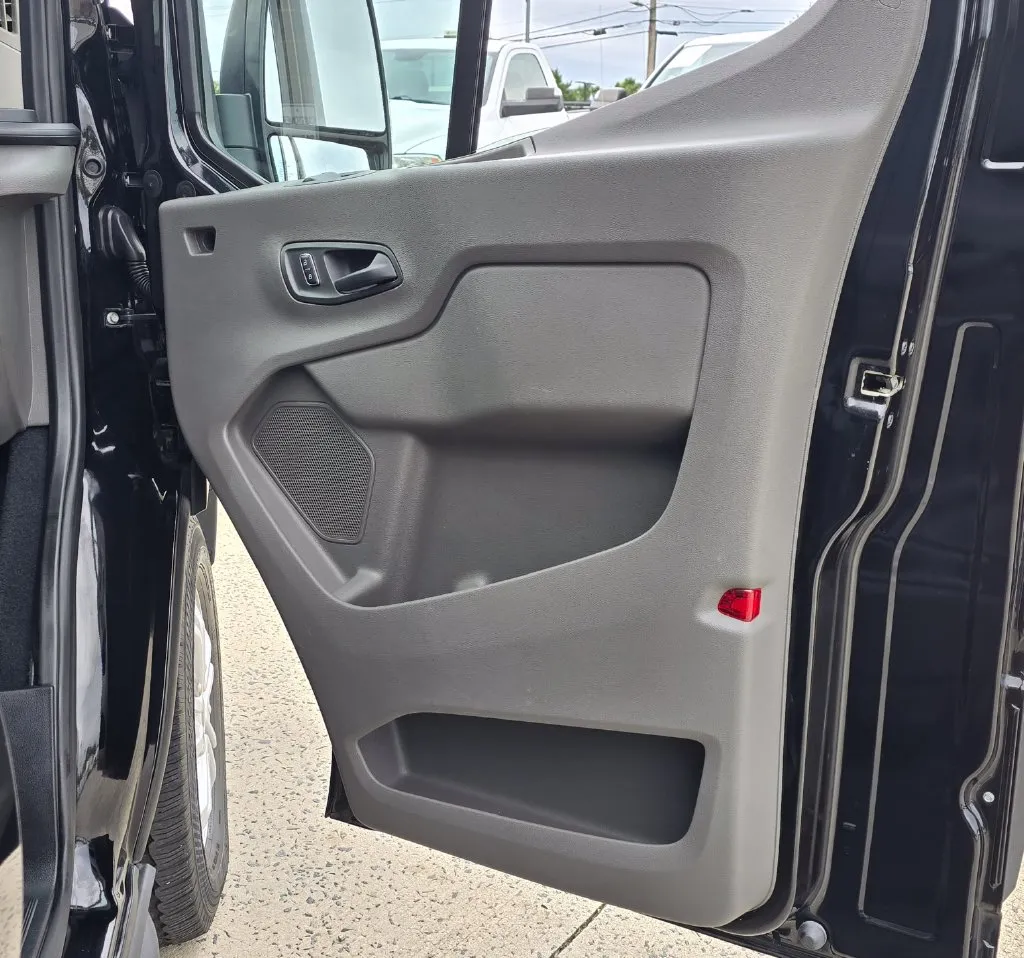 Ford Transit-350 photo 38