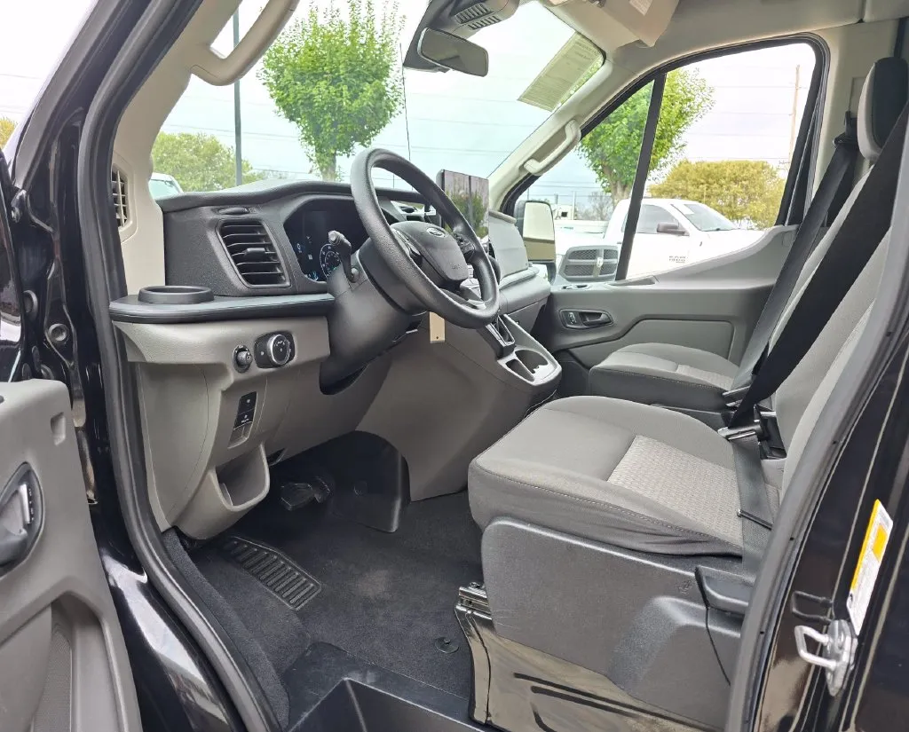 Ford Transit-350 photo 31