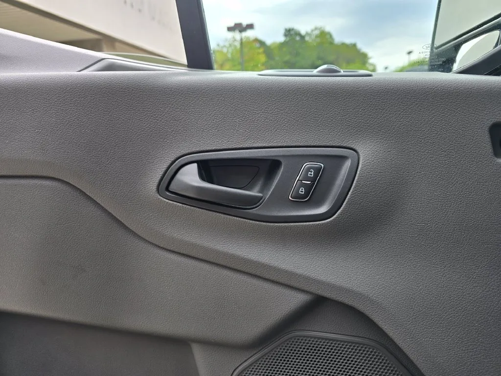 Ford Transit-350 photo 35