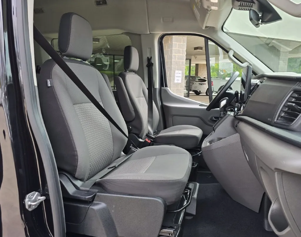 Ford Transit-350 photo 37