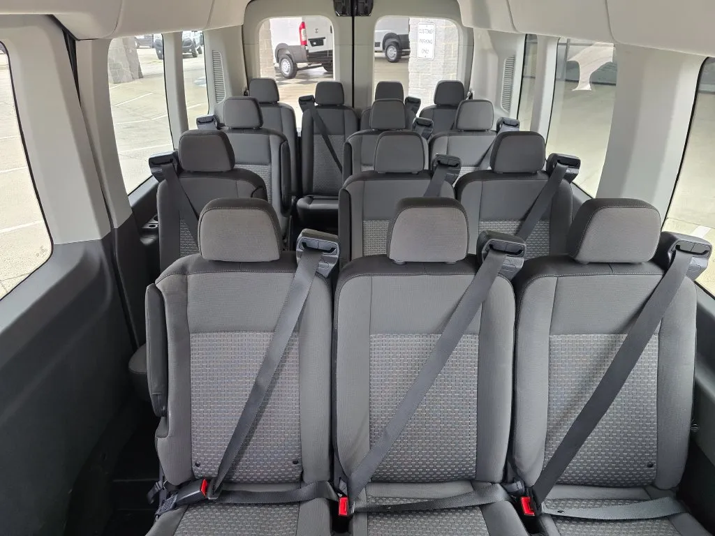 Ford Transit-350 photo 15