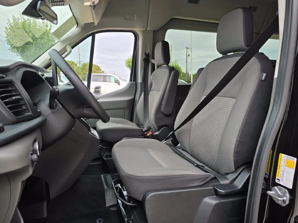 Ford Transit-350 photo 32