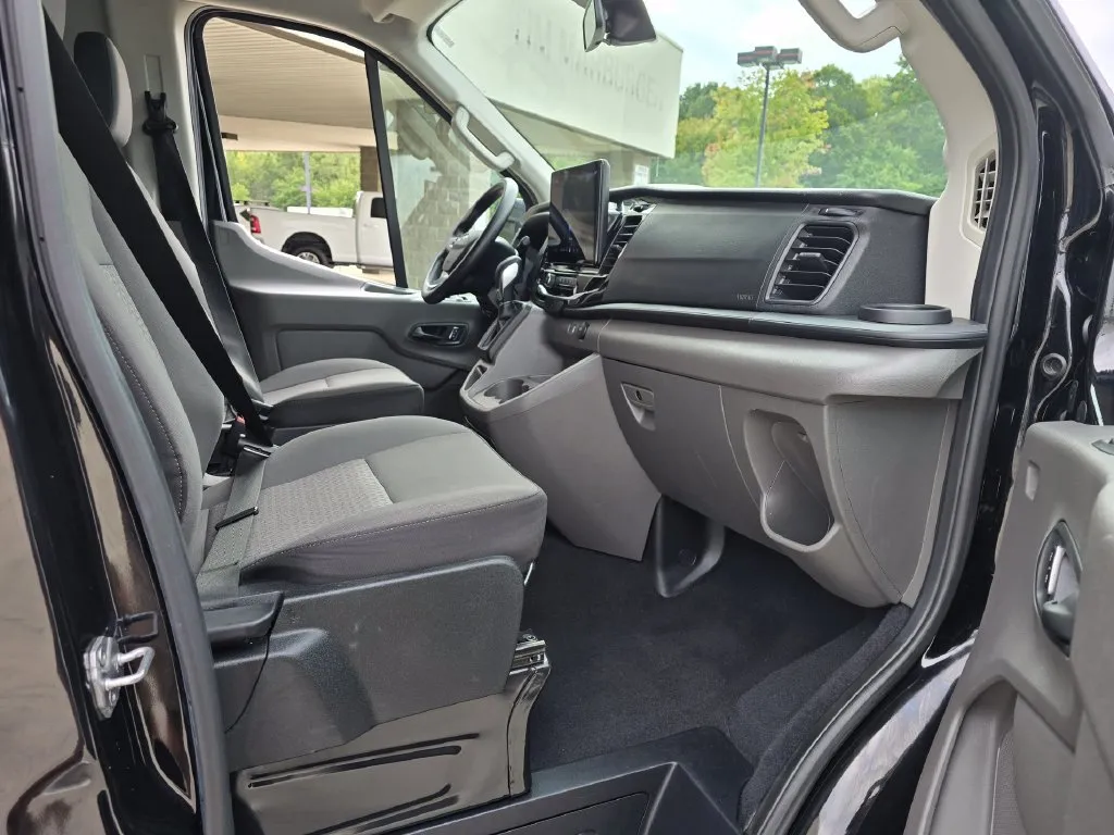 Ford Transit-350 photo 36