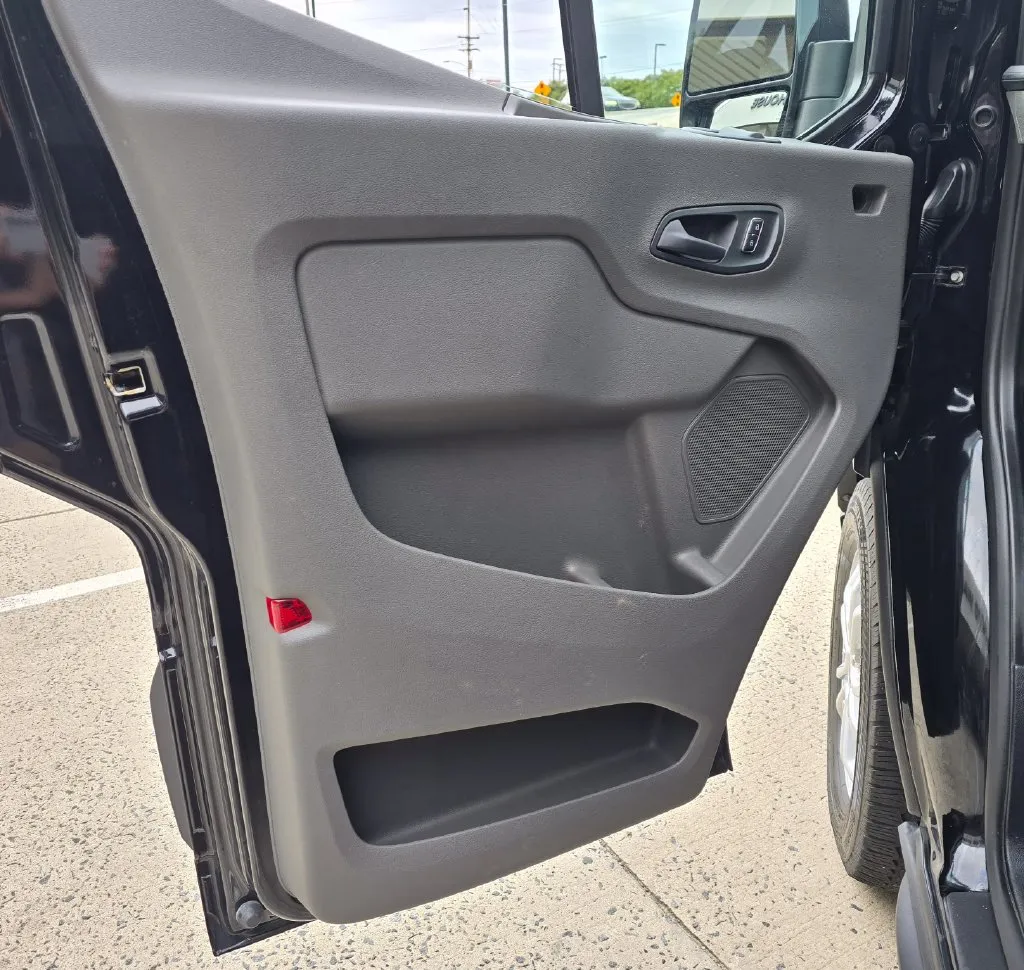 Ford Transit-350 photo 33