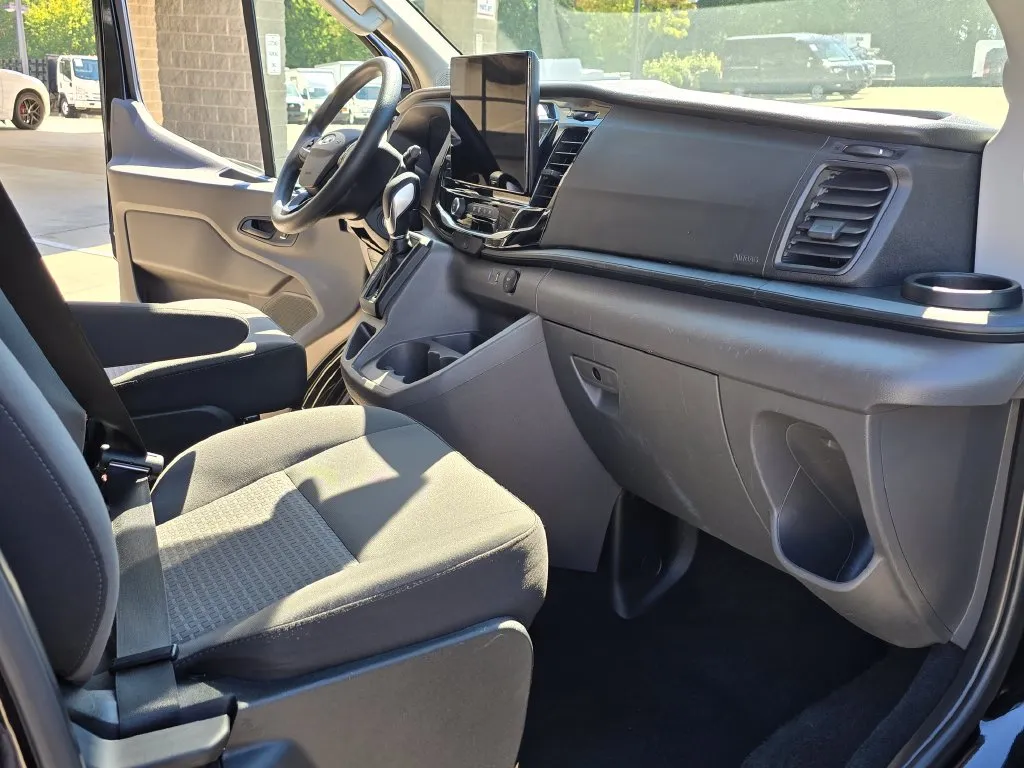 Ford Transit-350 photo 23