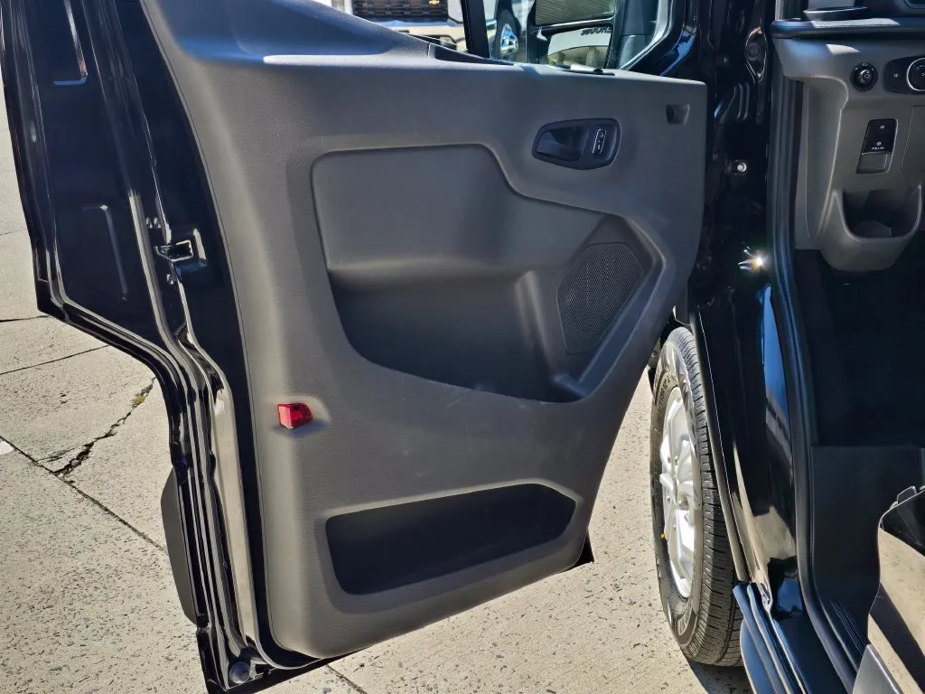 Ford Transit-350 photo 25