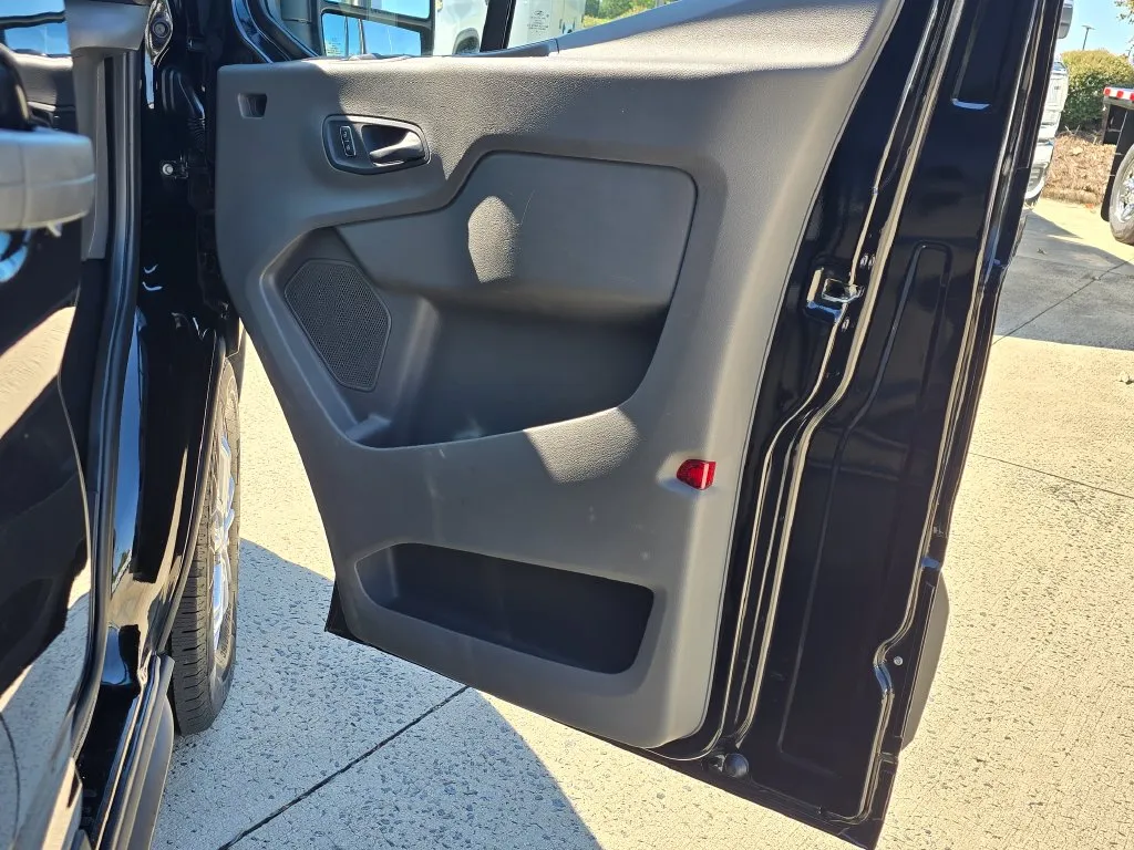 Ford Transit-350 photo 21