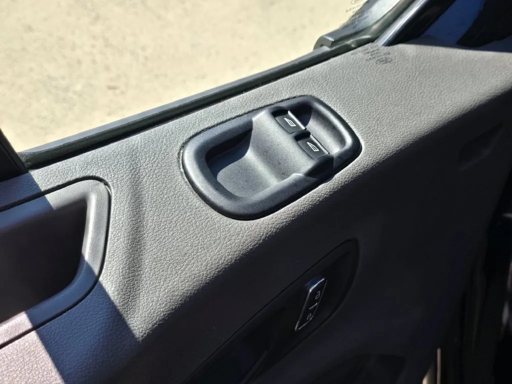 Ford Transit-350 photo 26