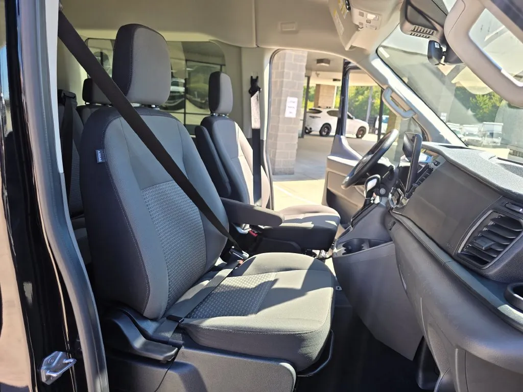 Ford Transit-350 photo 24