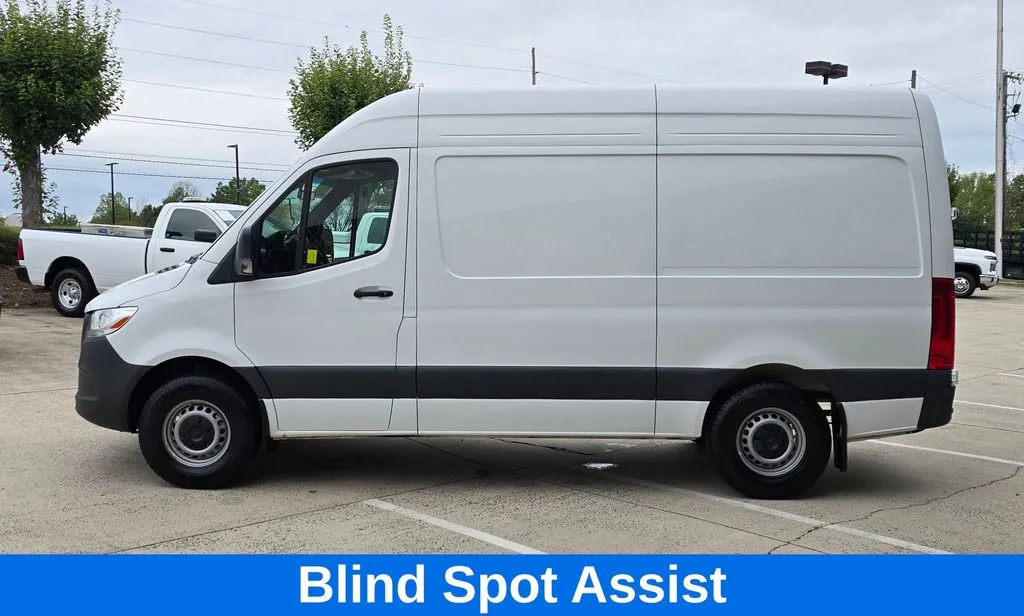 Mercedes-Benz Sprinter photo 8