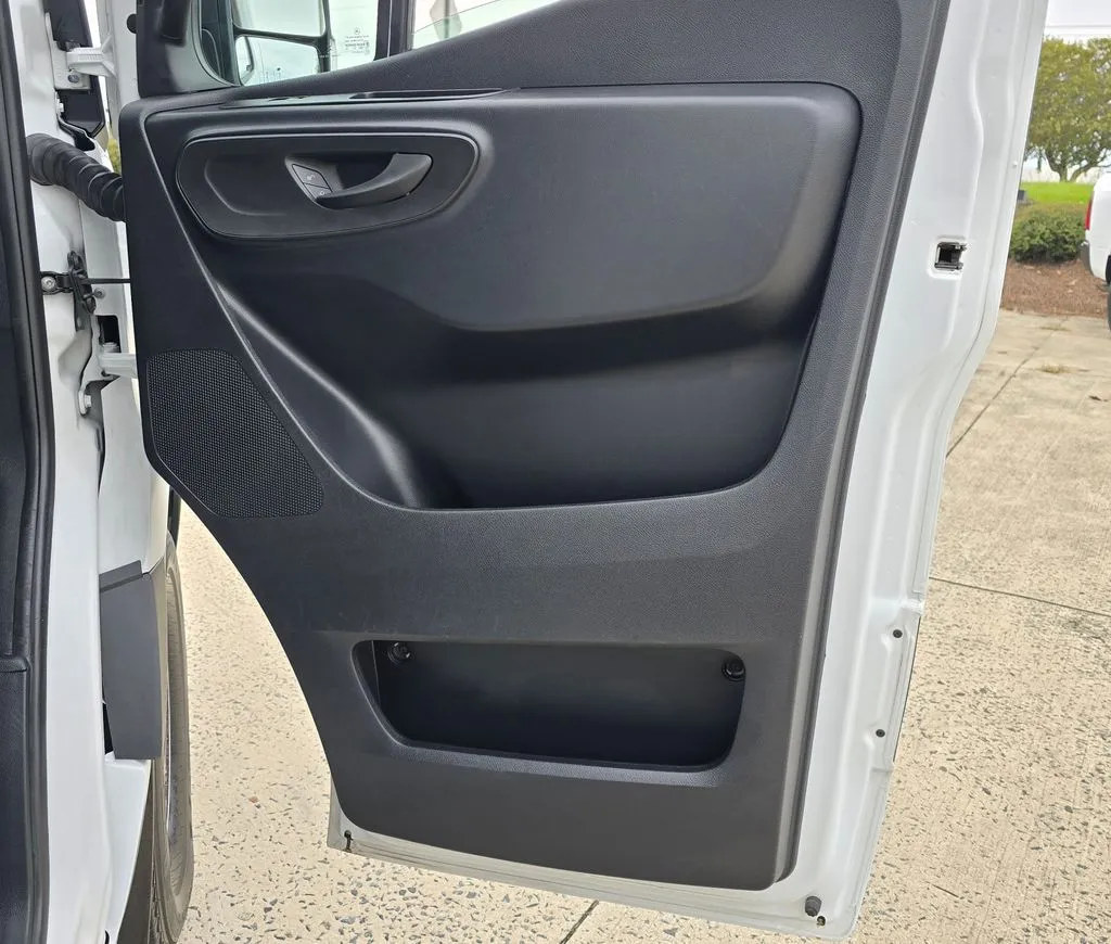Mercedes-Benz Sprinter photo 34