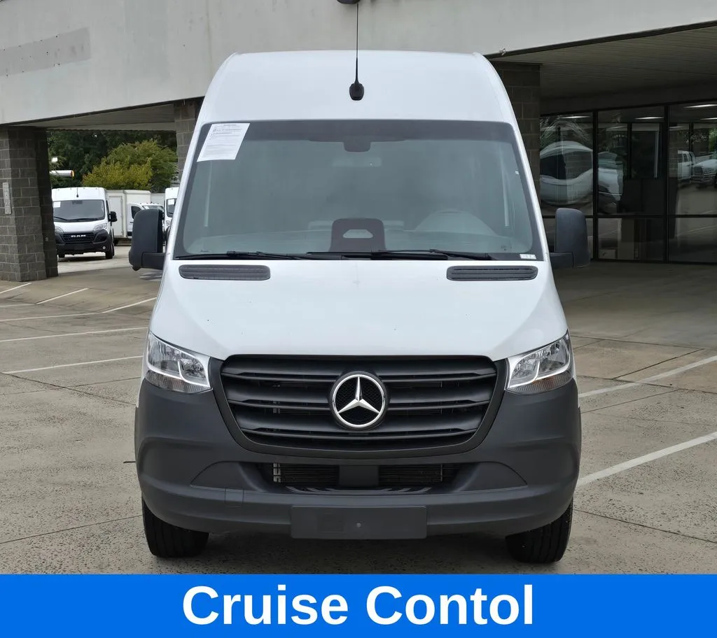 Mercedes-Benz Sprinter photo 10