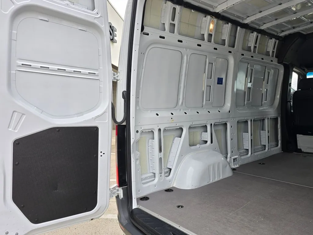 Mercedes-Benz Sprinter photo 12