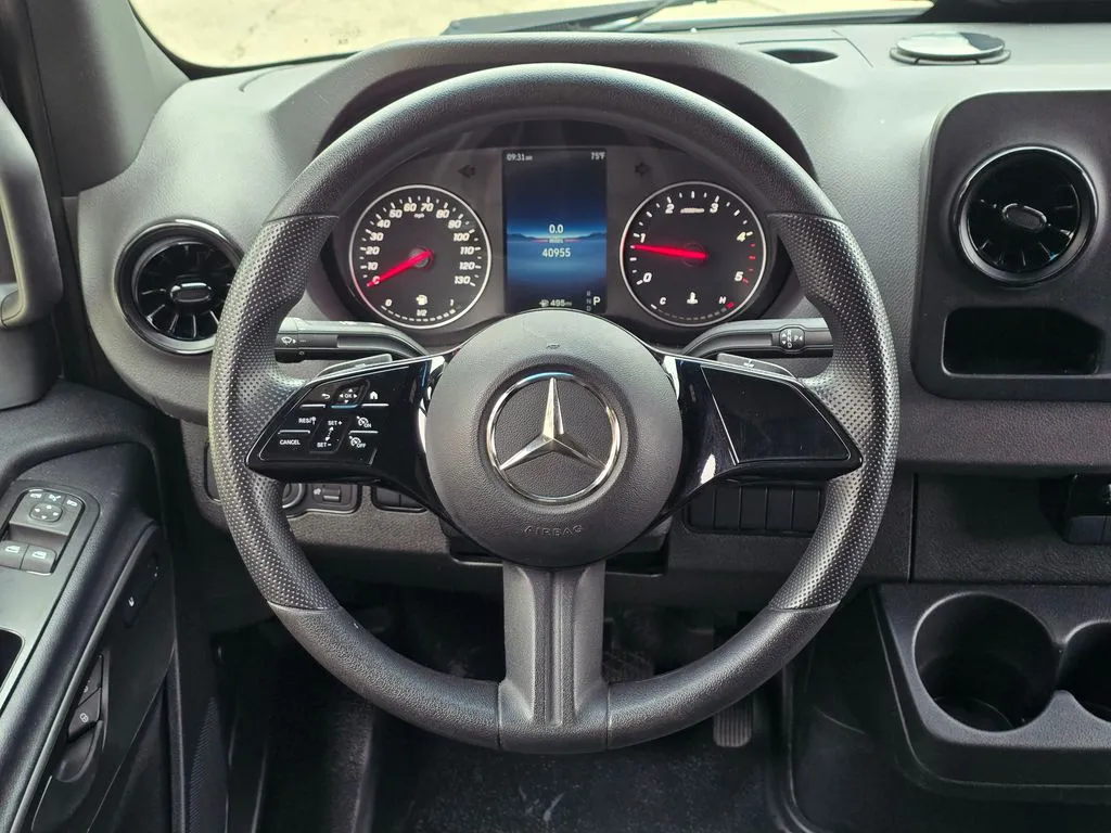 Mercedes-Benz Sprinter photo 20