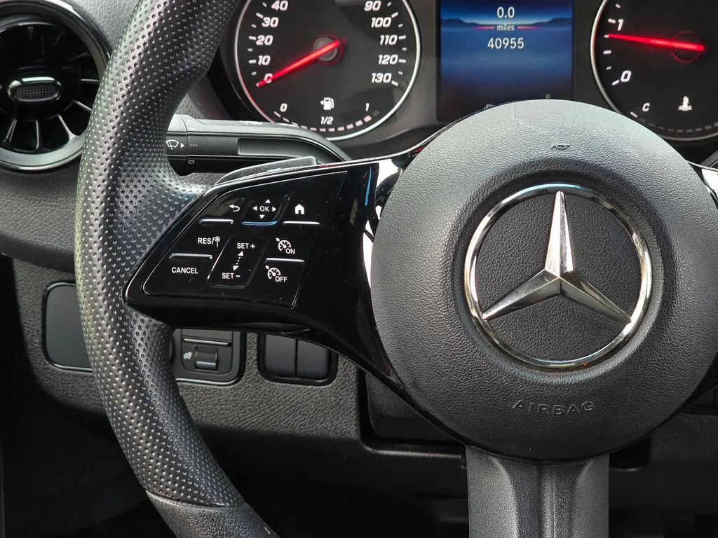 Mercedes-Benz Sprinter photo 22