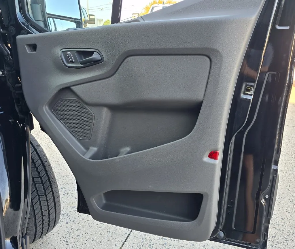 Ford Transit-350 photo 37