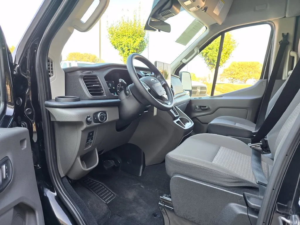 Ford Transit-350 photo 30