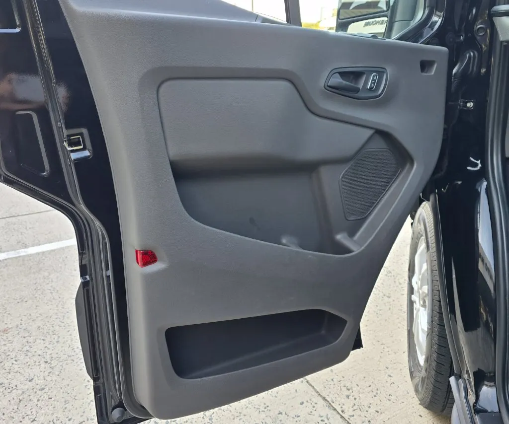Ford Transit-350 photo 32