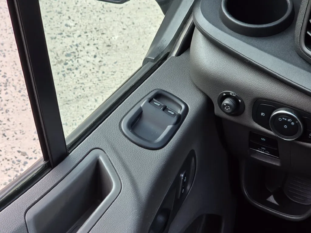 Ford Transit-350 photo 33