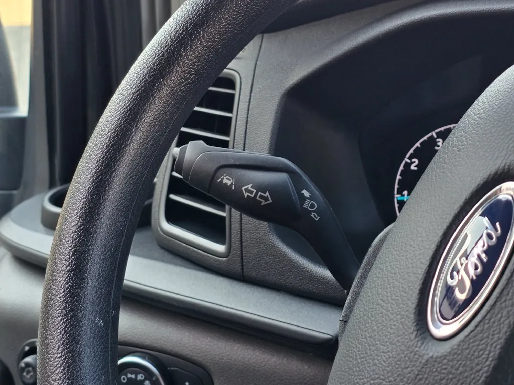 Ford Transit-350 photo 18