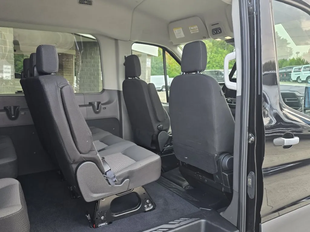 Ford Transit-350 photo 18