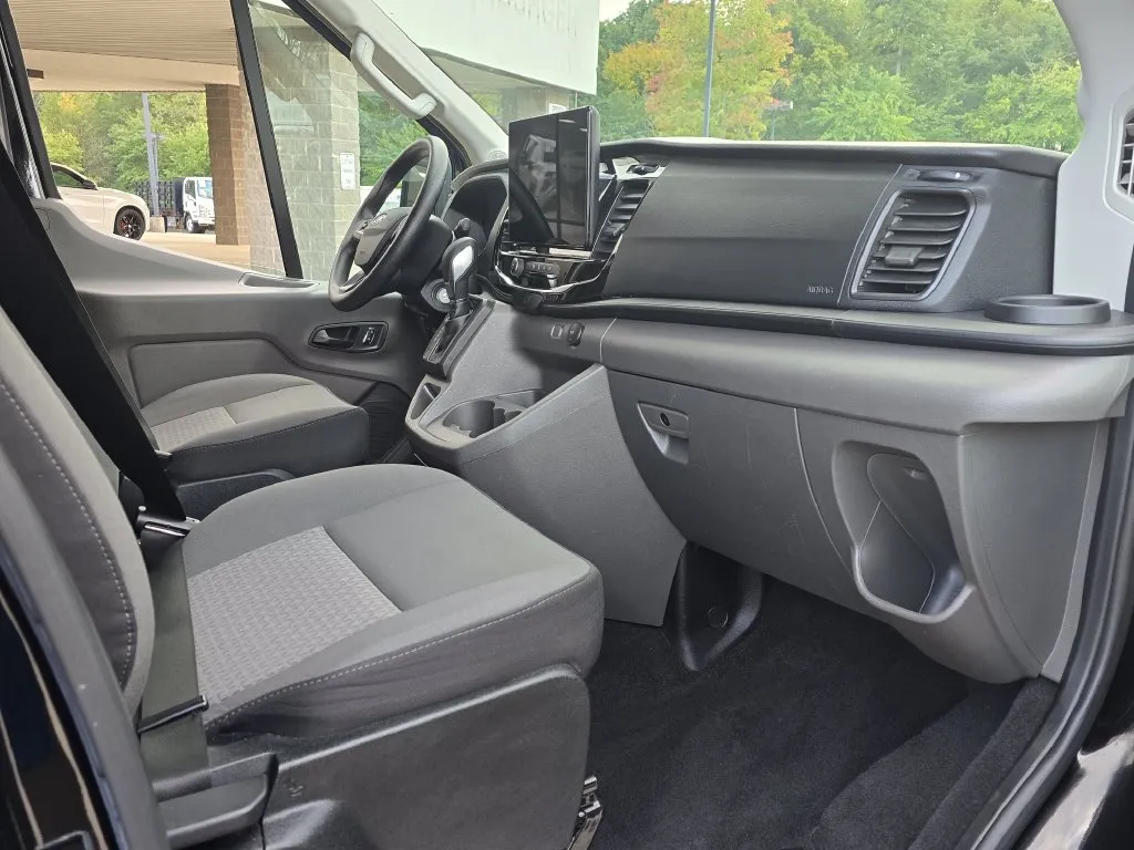 Ford Transit-350 photo 23