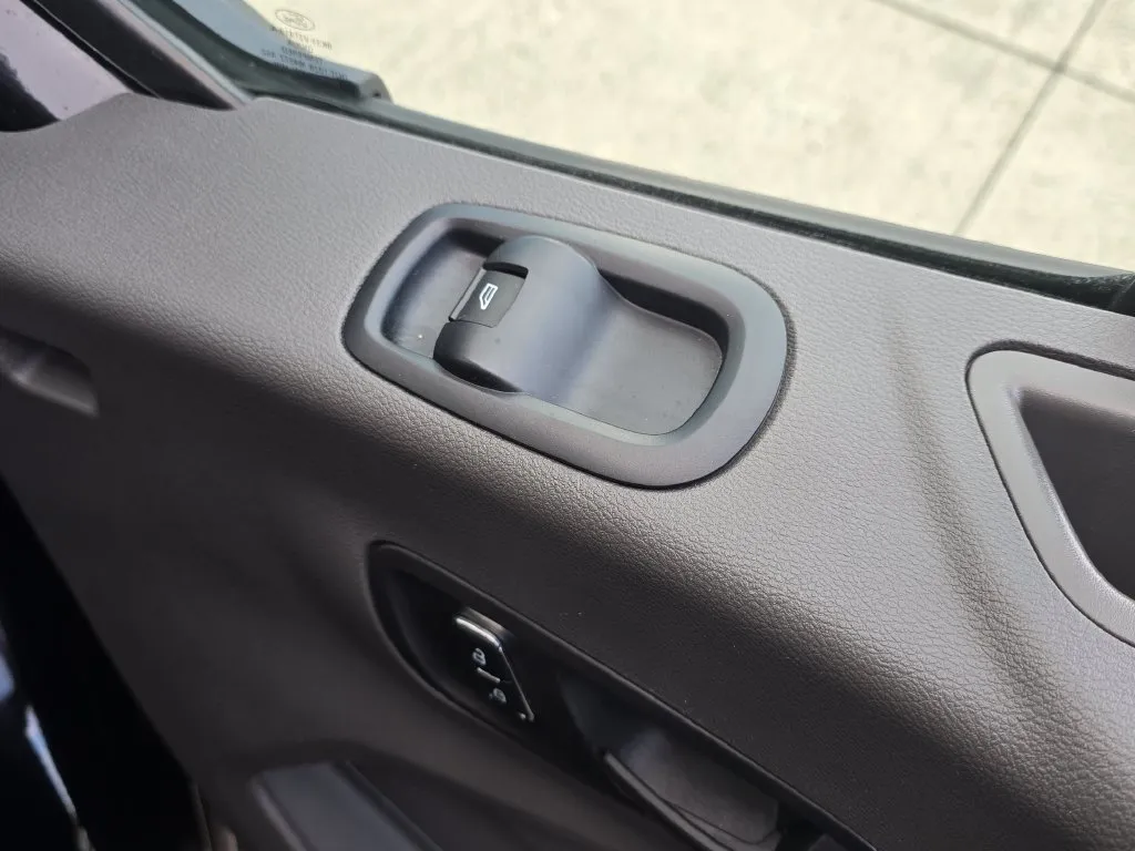 Ford Transit-350 photo 22