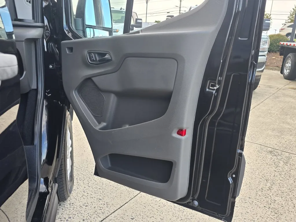 Ford Transit-350 photo 21