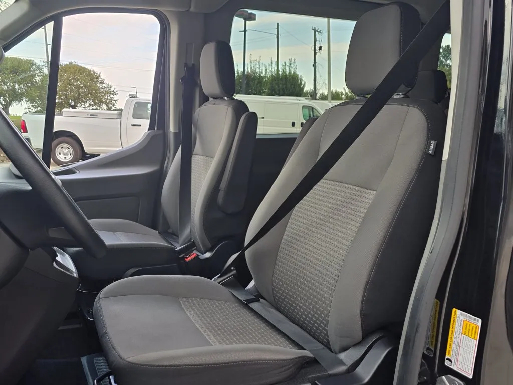 Ford Transit-350 photo 28