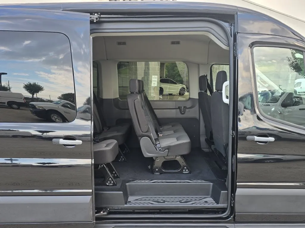 Ford Transit-350 photo 17