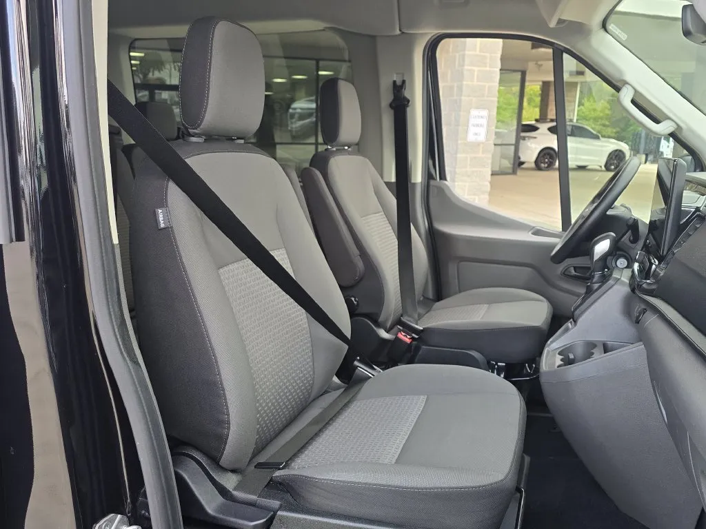 Ford Transit-350 photo 24