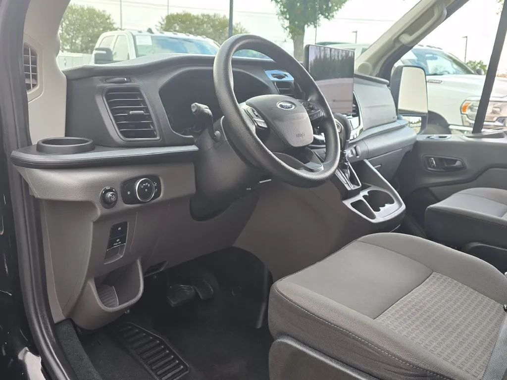 Ford Transit-350 photo 27