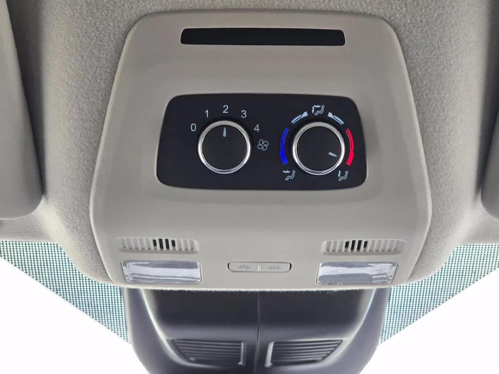 Ford Transit-350 photo 42