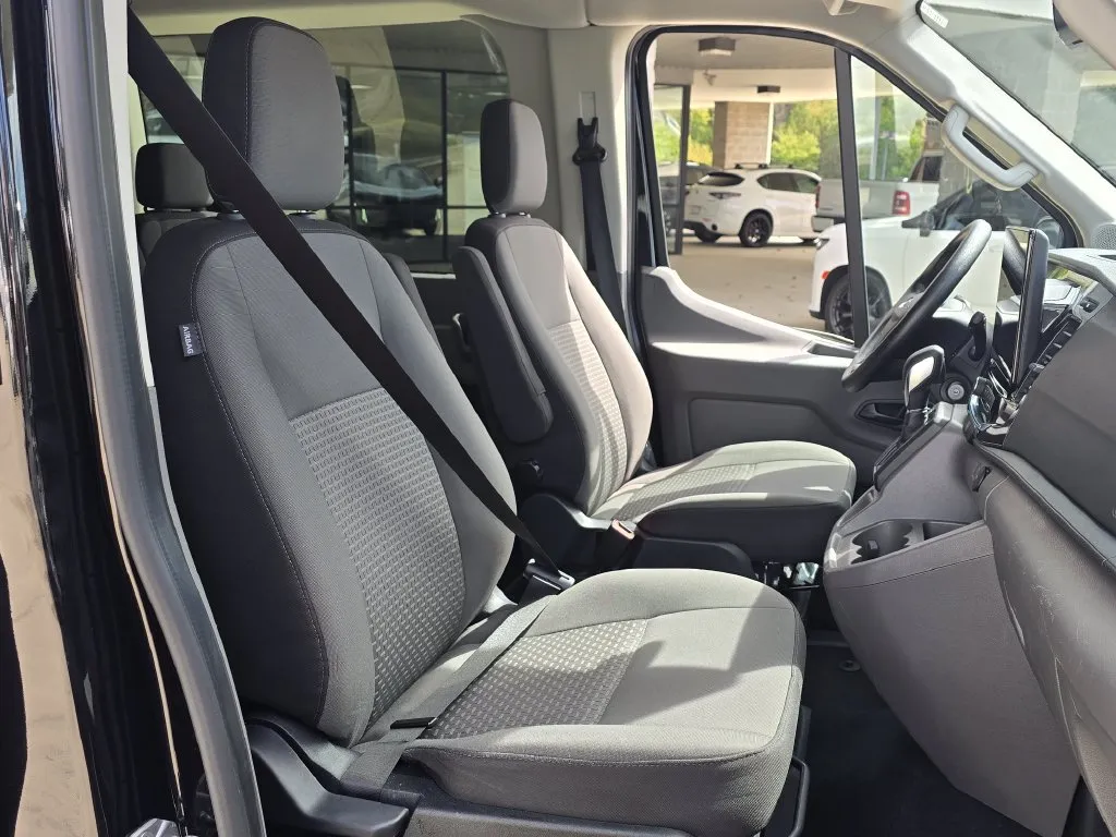 Ford Transit-350 photo 24
