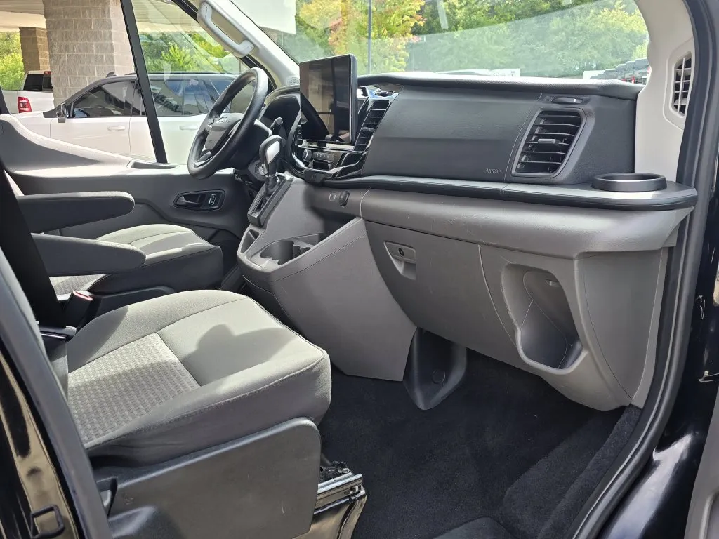 Ford Transit-350 photo 23