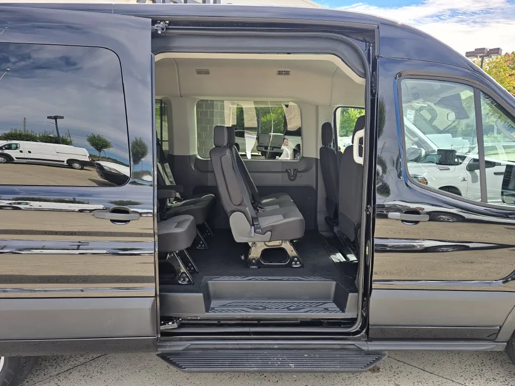 Ford Transit-350 photo 17