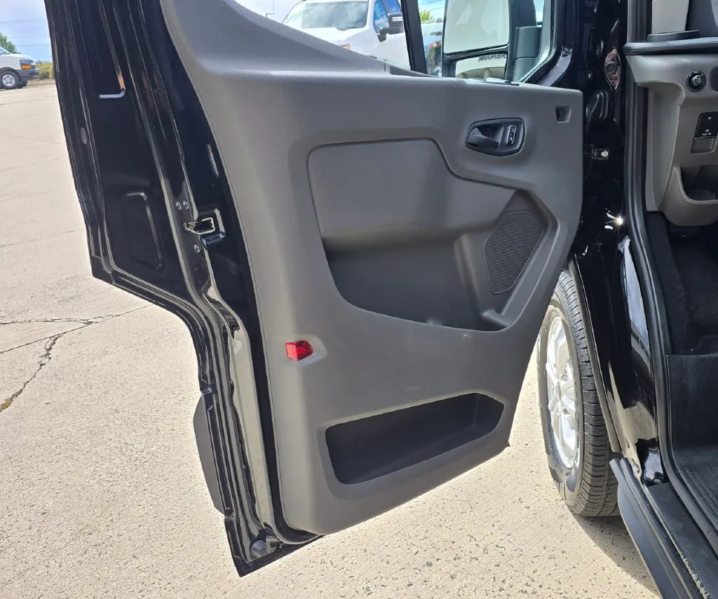 Ford Transit-350 photo 25