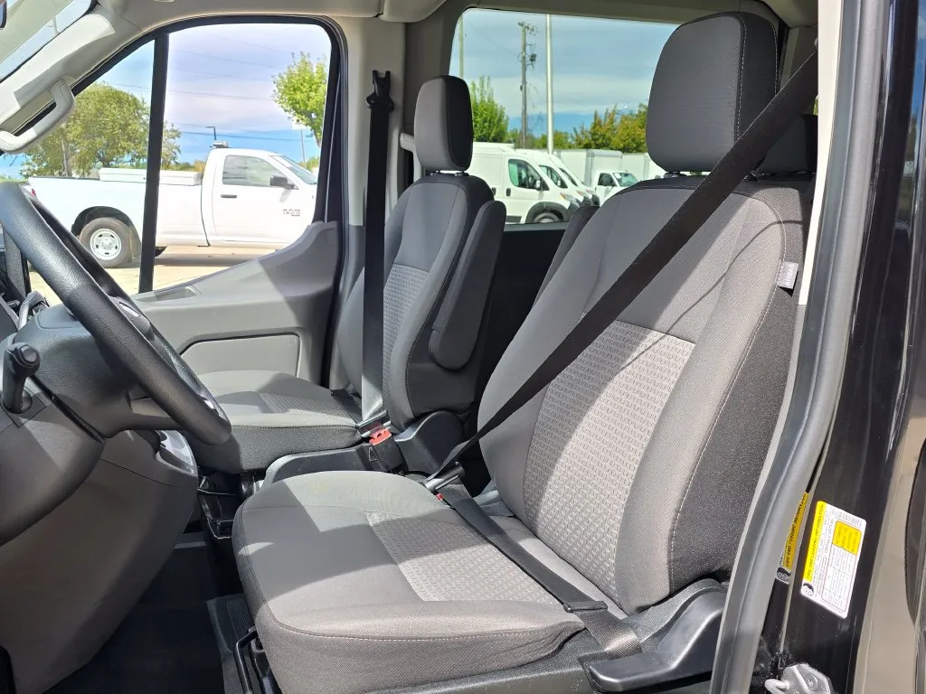 Ford Transit-350 photo 28