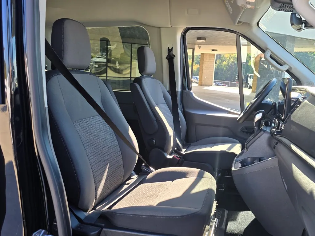 Ford Transit-350 photo 24