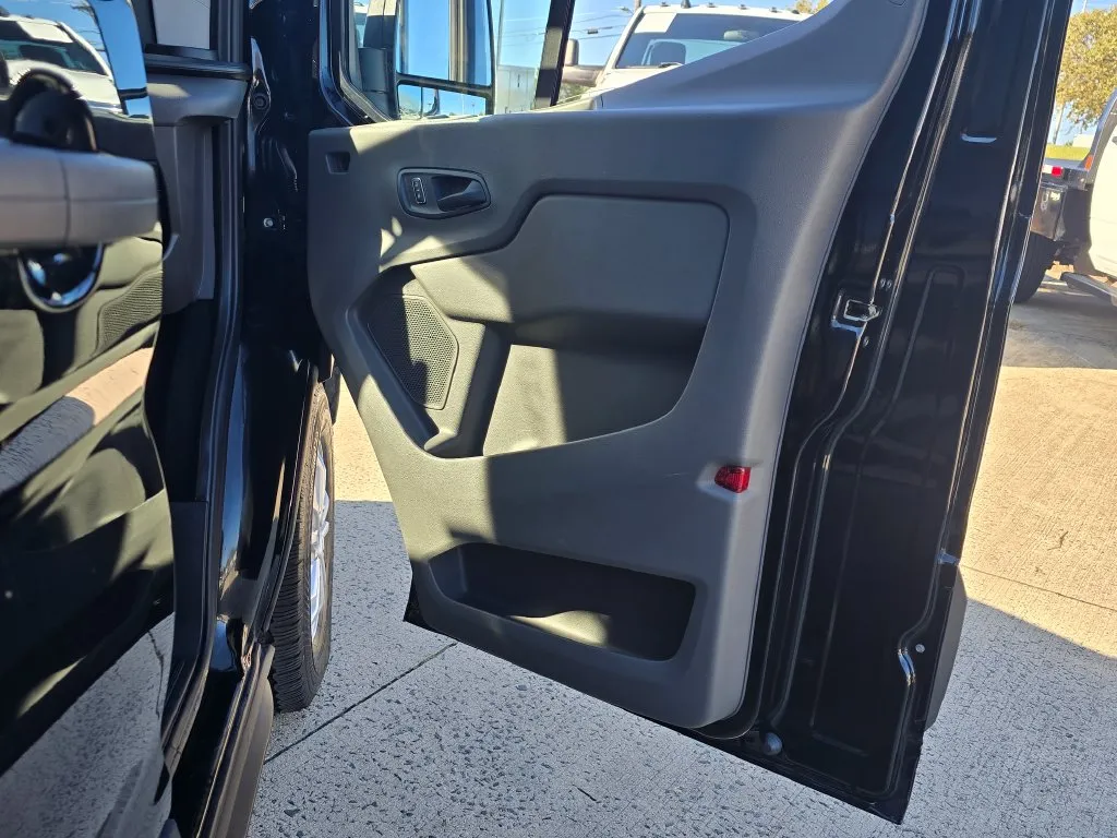 Ford Transit-350 photo 21