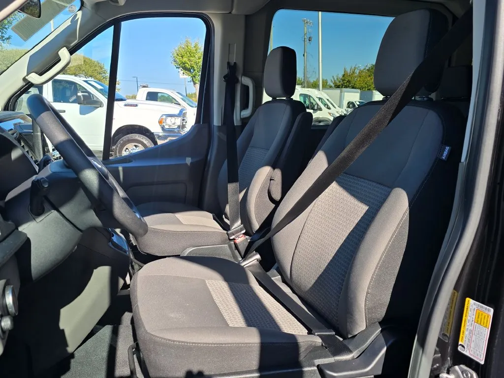 Ford Transit-350 photo 28