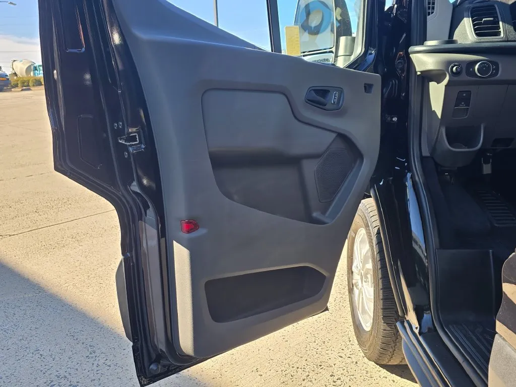 Ford Transit-350 photo 25