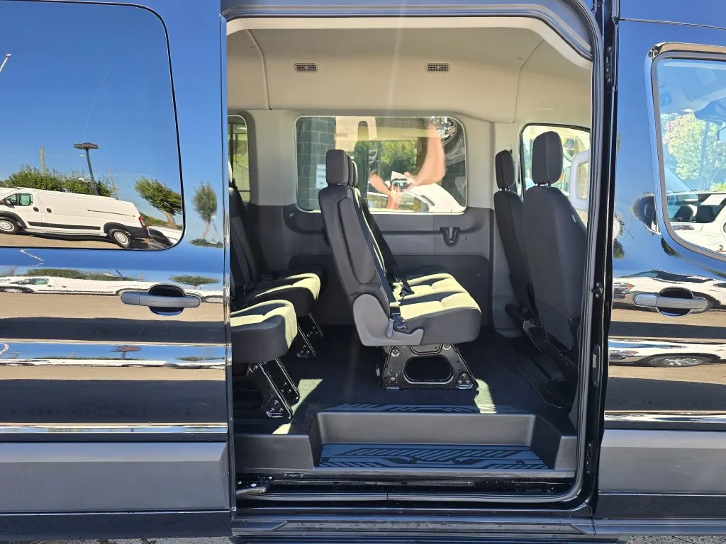 Ford Transit-350 photo 17
