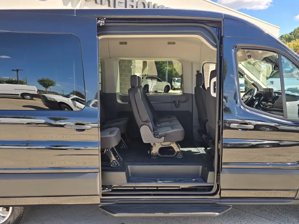 Ford Transit-350 photo 17