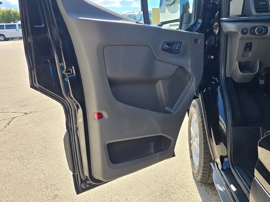 Ford Transit-350 photo 25