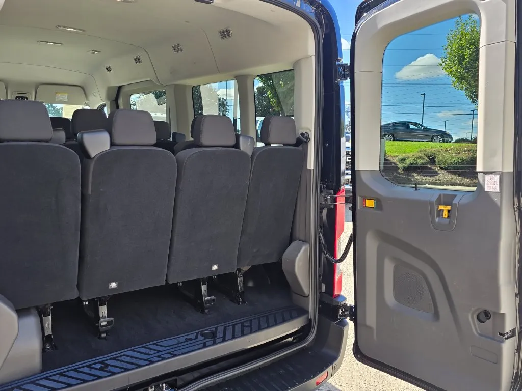 Ford Transit-350 photo 16