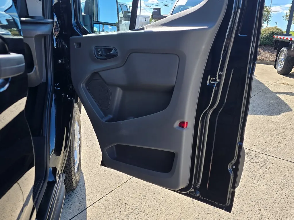 Ford Transit-350 photo 21