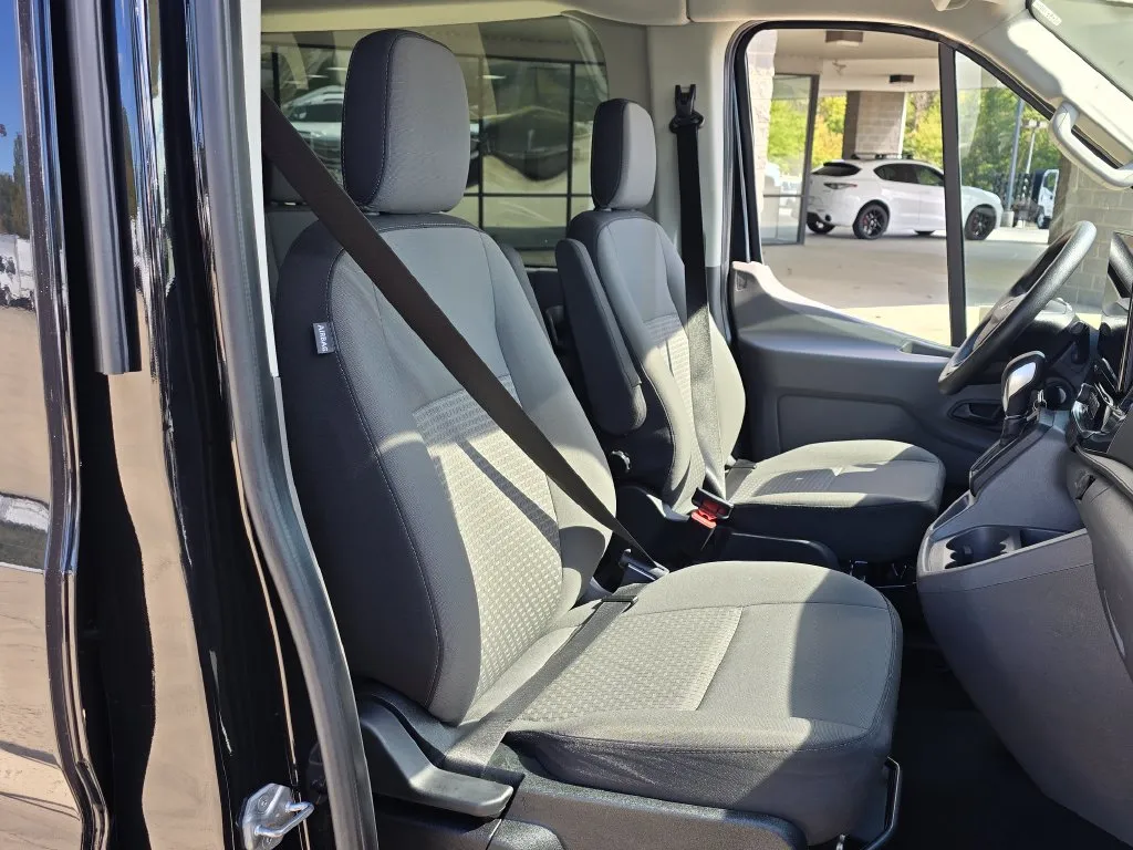 Ford Transit-350 photo 24